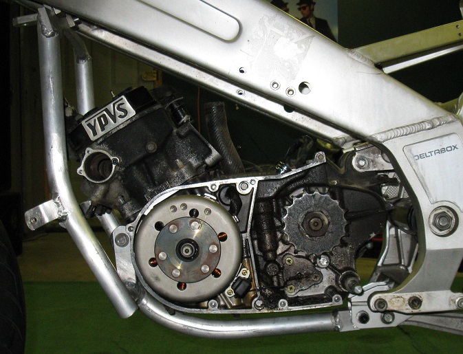 TZR 350 mock up, roller with engine mounted, engine, left.jpg