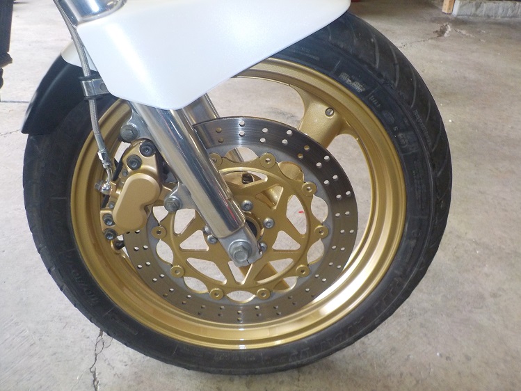 TZR350 naked front wheel.jpg